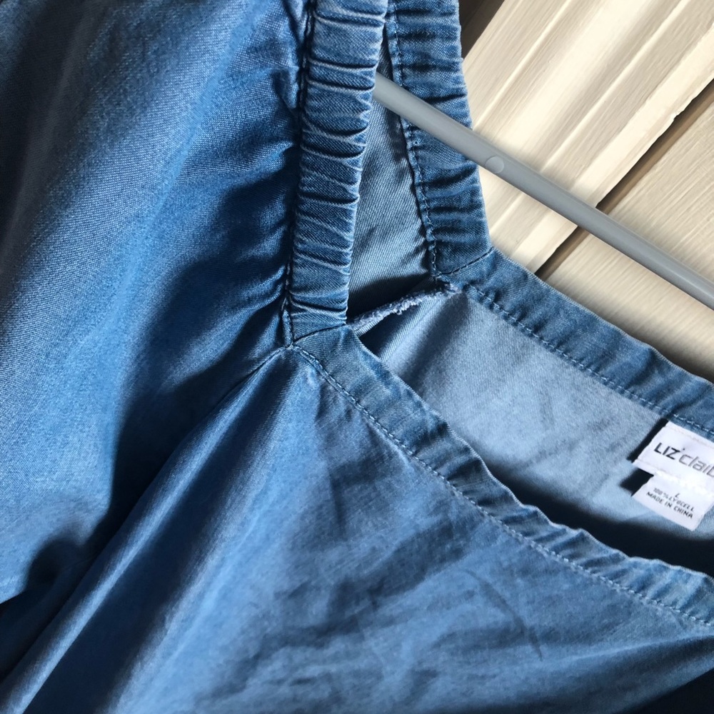 💛4/20 sale if you bundle NWOT Liz Claiborne bell sleeve chambray top - Picture 4 of 6